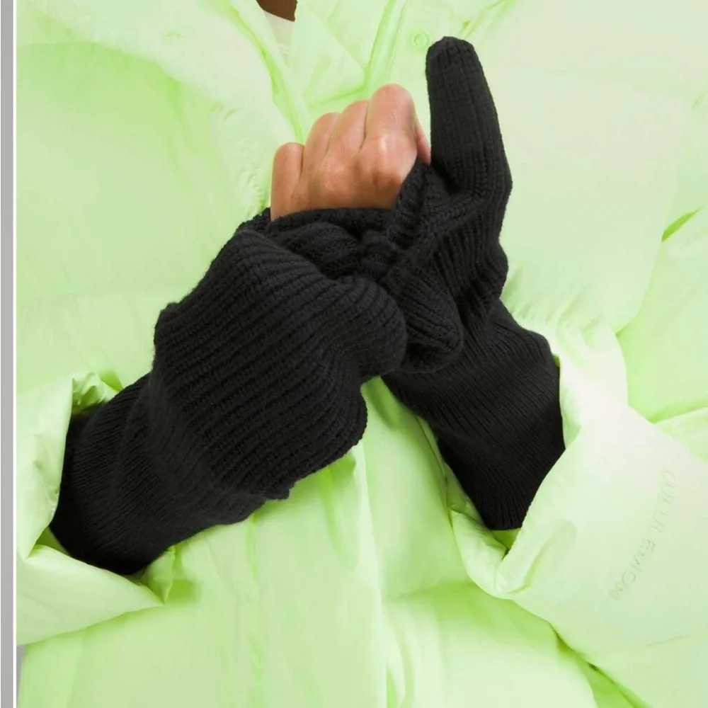 Lululemon Black Ribbed Merino Blend‎ Knit Mittens